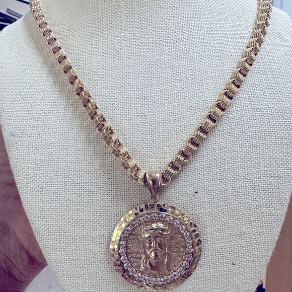 10kt gold chain and charm